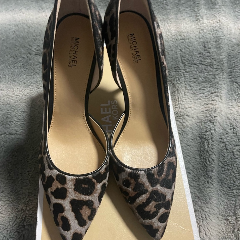 NIB Michael Kors Leopard Haircalf Pumps 8